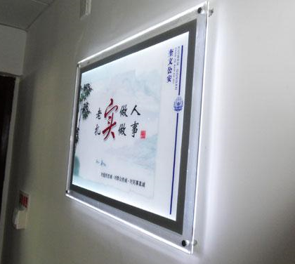 水晶燈箱成為燈箱市場(chǎng)新寵兒