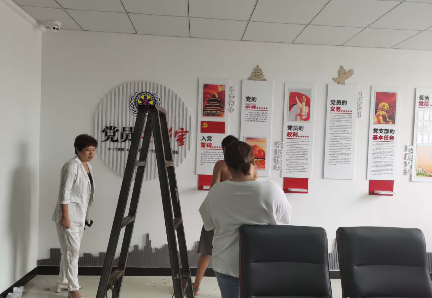 武漢創(chuàng  )意匯廣告公司給河南公司安裝文化墻