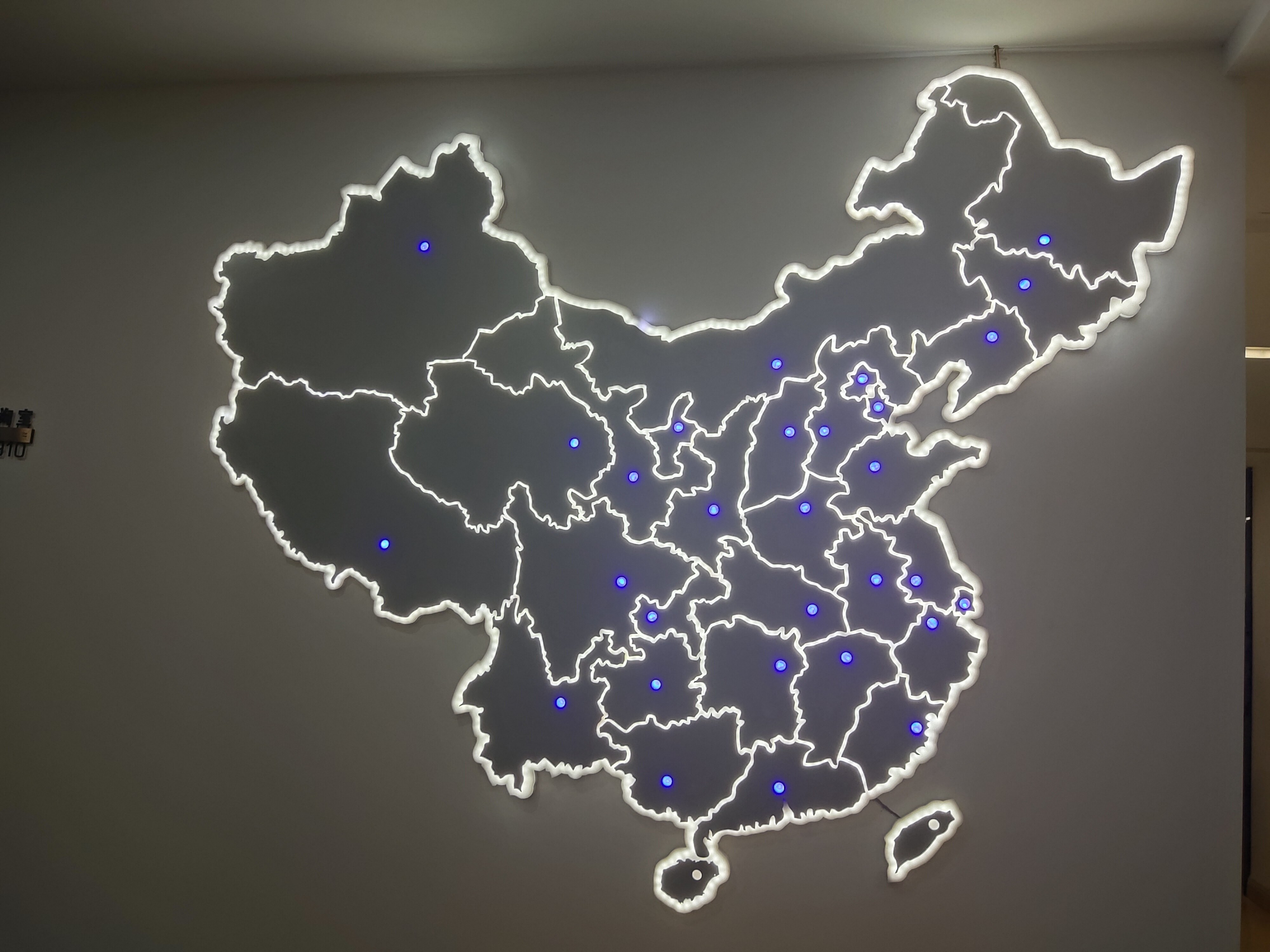 武漢創(chuàng  )意匯廣告公司上海聯(lián)盟店給上海戒成健康咨詢(xún)有限公司安裝文化墻